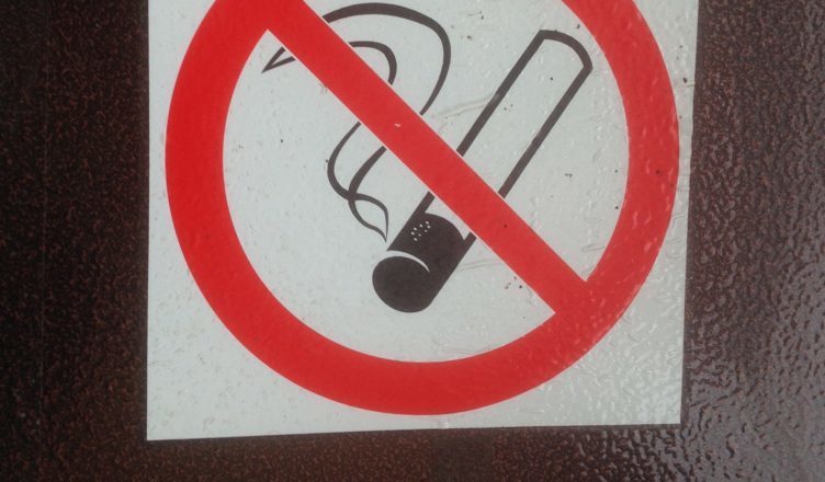 нельзя зайти в одну реку дважды. новый нельзя. арт. мусорить запрещено. какие подарки нельзя дарить.