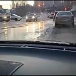 «Скоро все замёрзнет, всем будет весело»: во Владивостоке ЧП - вода течёт на дорогу 